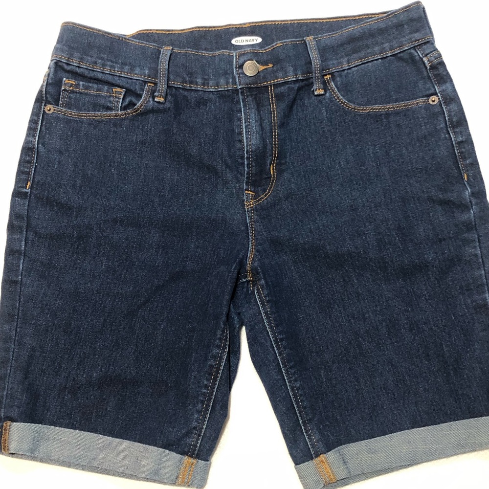 Old Navy size 8 Bermuda Shorts from 2018 Like New!!